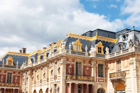 Join us for an exclusive tour of the Château de Versailles, where history meets elegance.
We invite you to embark on an unforgettable journey to Monet’s House and Gardens in Giverny.
