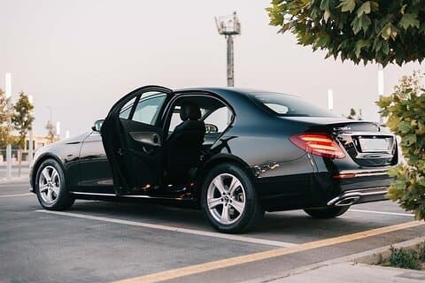 Private transfer from or to Lyon train stations - Lyon city by car or luxury van