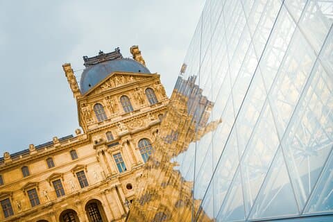 Louvre Art and Mysteries: Guided Tour in Spanish for 6-people Max