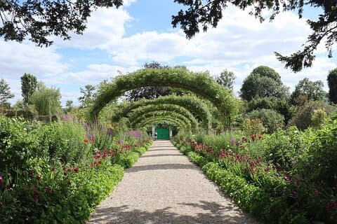 Escape to Giverny and Rouen from Le Havre