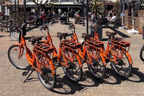 Electric bike rental TROTTUP in Gruissan with GPS guided tours to discover local producers