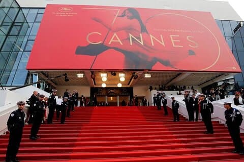 4-Hour Tour of Cannes and Antibes with a Local Guide in Spanish