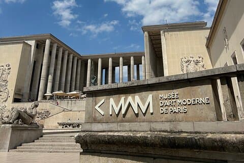 Luxury Modern Art Tour at MAM with Wine and Eiffel Tower Views