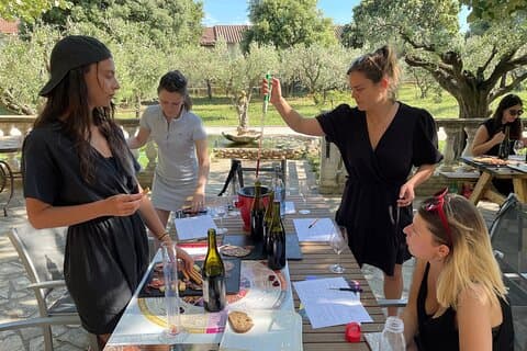 Wine blending activity between Avignon and Nîmes