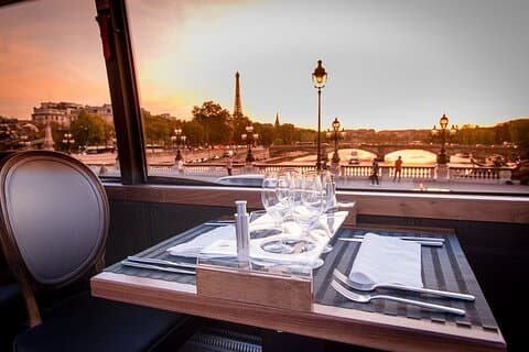 Paris Bus Tour: Gourmet French Cuisine, Fine Dining & Sightseeing