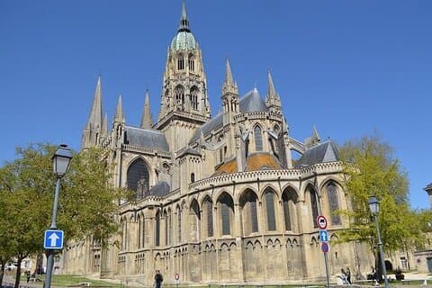 Private Transfer from Paris to Bayeux