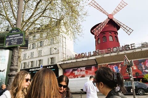 Montmartre & Sacré Coeur : Museum & Coffee In A Tiny Group Tour