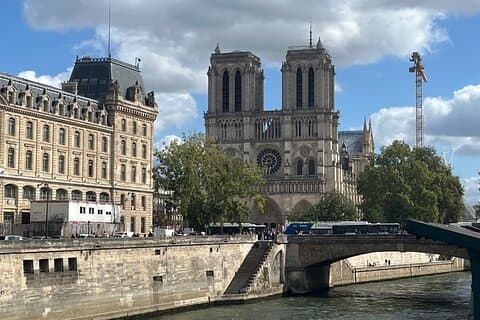 History Walking Tour in the heart of Paris, along the Seine