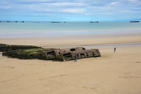 Normandy D-Day Guided Small Group From Paris + Lunch