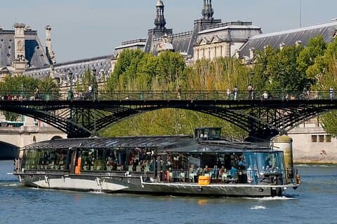 Dinner at Le Bistro Parisien with Seine River Cruise
