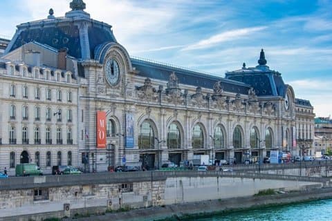Private Guided Tour Louvre Exterior Tuileries Orsay and Seine