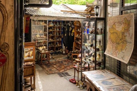 Paris Flea Market Private Tour: Saint-Ouen Antiques Vintage