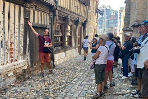 Private walking tour of Honfleur in French