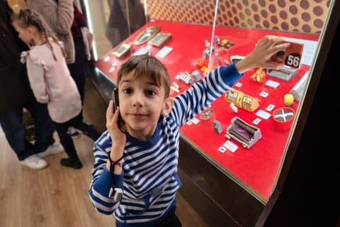Brussels Kids Chocolate and Waffles Day Tour from Paris