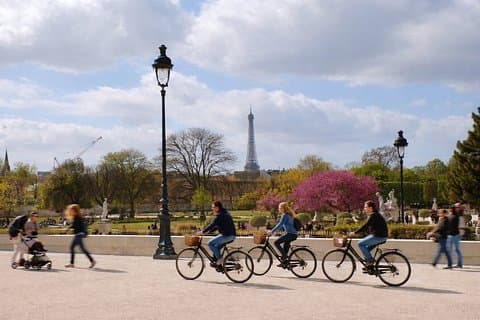 Paris Bike small group, snack break, photos