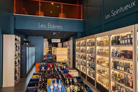 Practice English in a Marseille Wine Bar with a Local