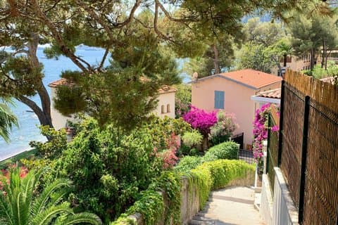 Èze Walking Tour of Medieval Village and Exotic Garden from Nice