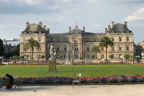 Paris: Walking Tour with Stop at Notre-Dame Cathedral