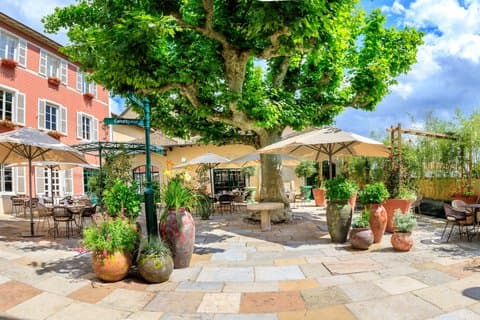 Hameau Duboeuf, 1st theme park on Vine and Wine in Europe