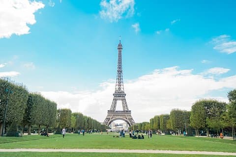 Paris Day Trip with private driver from Le Havre | Guide Optional