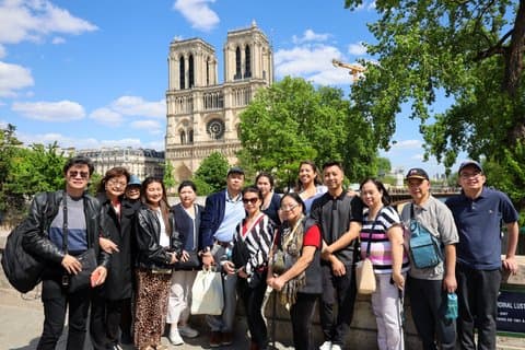 PARIS -Full day tour in van for groups (up to 14 ppl) with PHOTOS