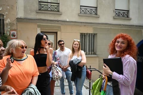 Paris Center Walking Tour with French Pastry