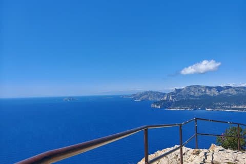 Best of Marseille & Cassis with Cap Canaille Views – Private Tour
