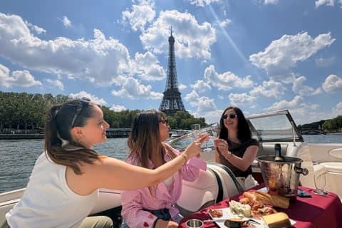 Private cruise on the Seine