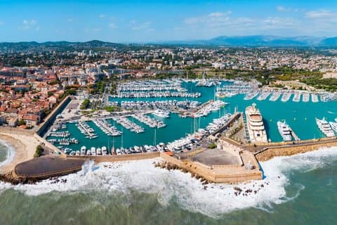 Hello Antibes: Private 2-Hour Intro City Walk with Local Guide