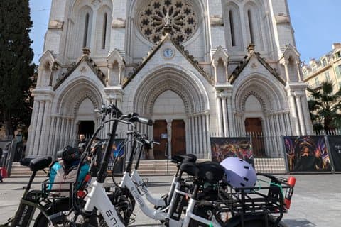 Guided tour of Nice by electric bike and all its history.