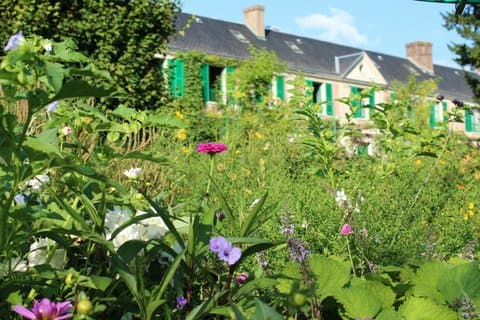 Private Luxury Giverny and Monet Gardens Experience from Paris