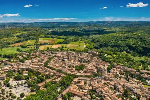 Hello Uzes: Private 2-Hour Intro City Walk with Local Guide