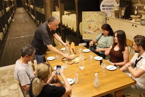 LAUNCH OFFER Notre-Dame Island Food Tour with Cheese & Wine Taste