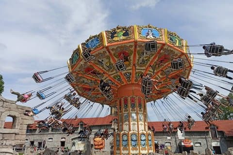 Cool Off from Heat: Parc Saint-Paul Theme Park DayTrip from Paris