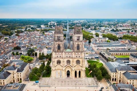 Hello Bourges: Private 2-Hour Intro City Walk with Local Guide