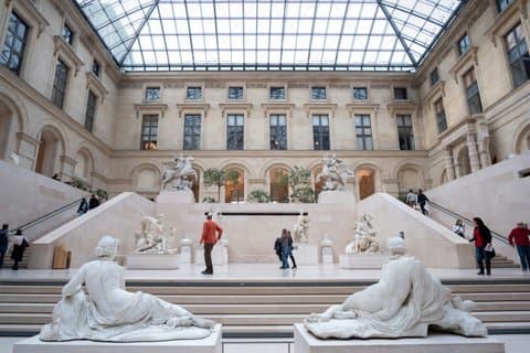 Paris Louvre Museum Private Tour with Tickets and Hotel Pickup