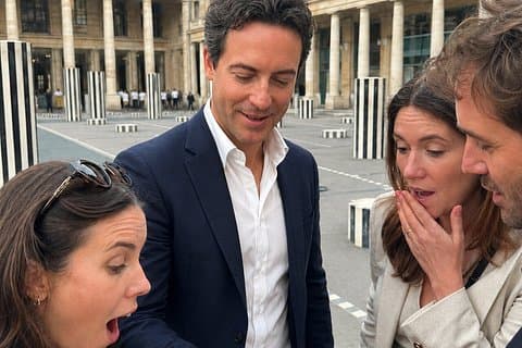 Paris hidden with a mentalist actor.