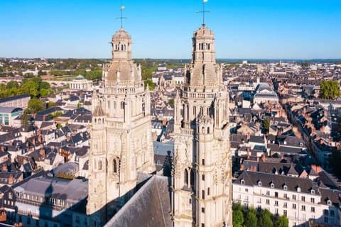 Hello Tours: Private 2-Hour Intro City Walk with Local Guide