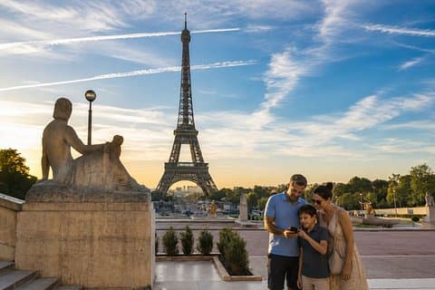 Paris Scavenger Hunt & Highlights Self-Guided Walking Tour