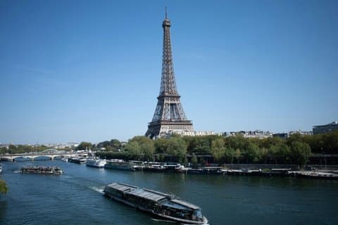 Paris 1 Hour River Cruise with Audio Commentary