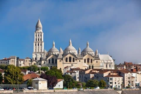 Hello Périgueux: Private 2-Hour Intro City Walk with Local Guide
