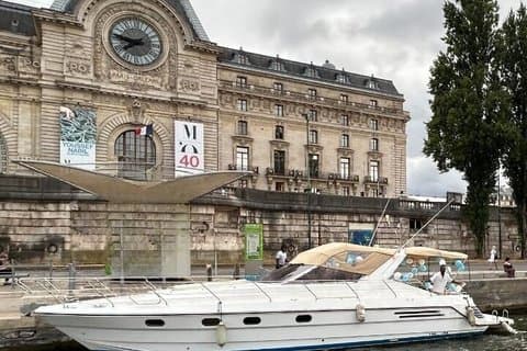 Private and Romantic Cruise on the Seine