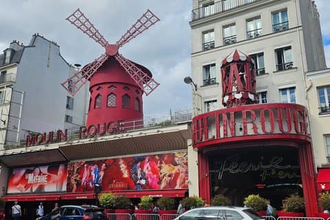 Moulin Rouge to Montmartre Outdoor Walking Tour