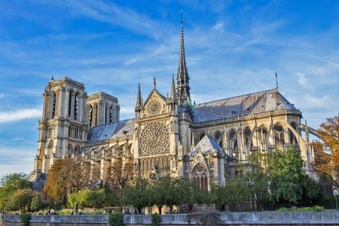Paris Notre Dame Outdoor Tour with Archeological Crypt