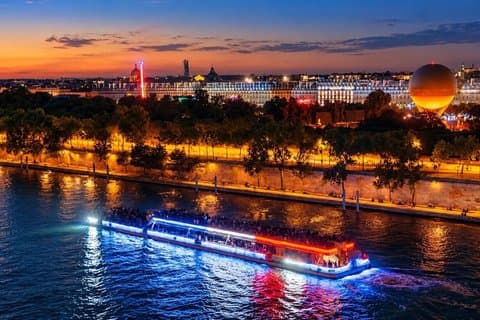 Paris: Evening Lights Cruise with Legendary Bateaux-Mouches