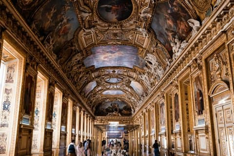 Louvre Museum Guided Tour with Entry Ticket