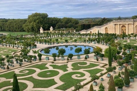 Versailles private tour Trianon Gardens and entrance to the Palace
