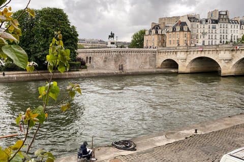 Experience Paris Highlights Private Walking Tour