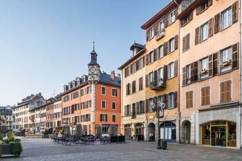 Hello Chambéry: Private 2-Hour Intro City Walk with Local Guide