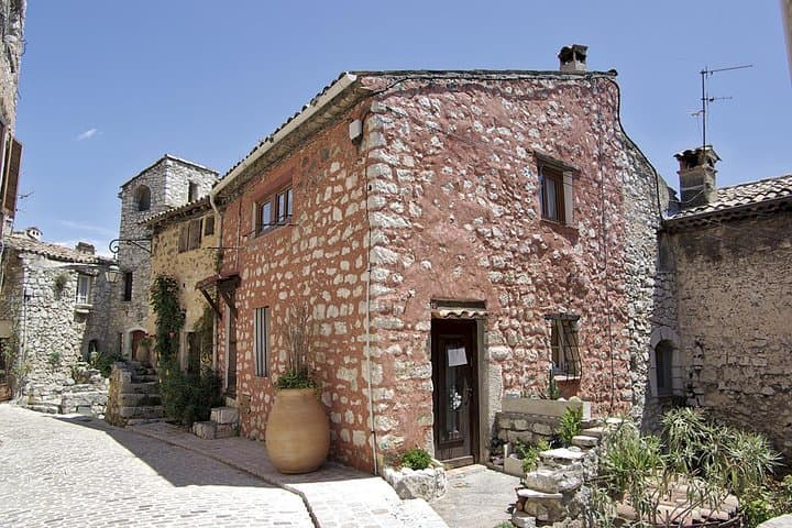 Tourettes sur Loup Village